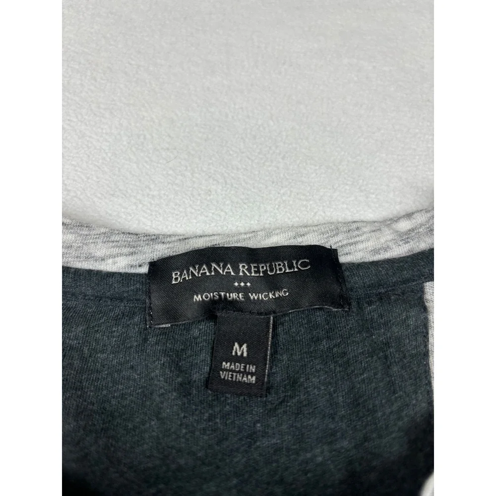 Banana Republic Mens Grey‎ Heathered Moisture Wicking Notch Neck T-Shirt Size M